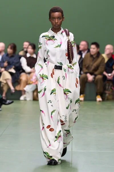 Look 14
